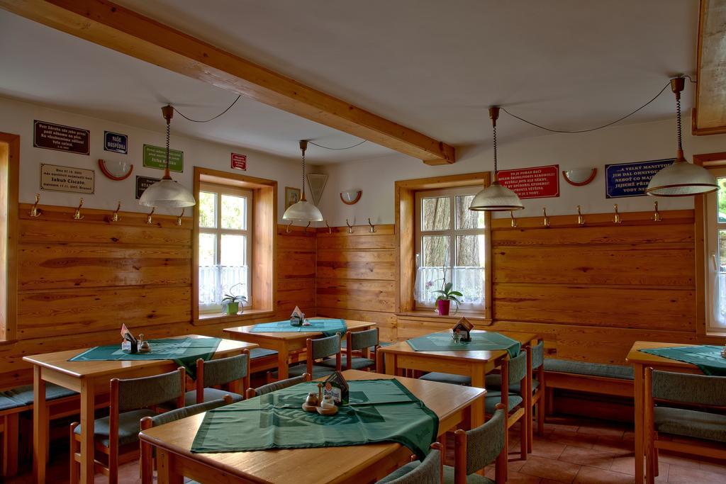 Hotel U Zeleného Stromu Hřensko Esterno foto