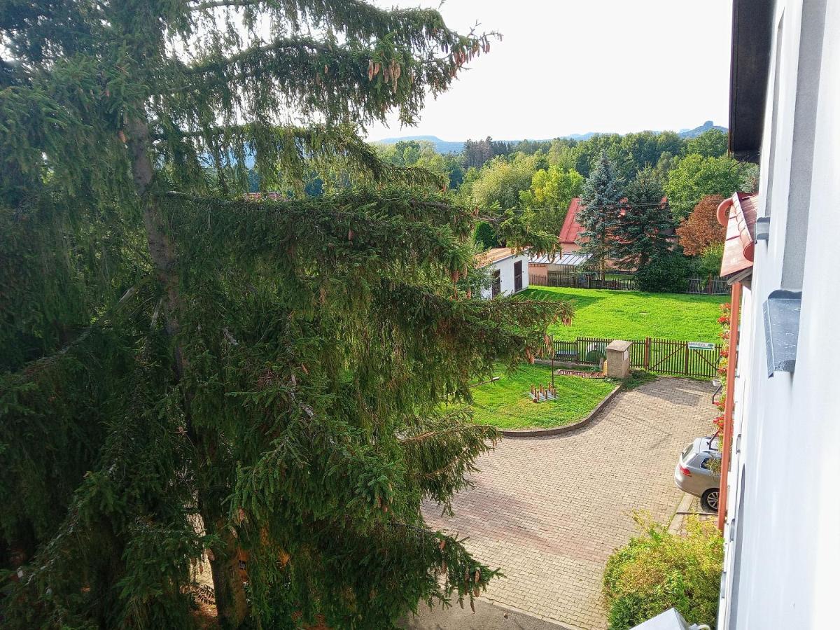 Hotel U Zeleného Stromu Hřensko Esterno foto
