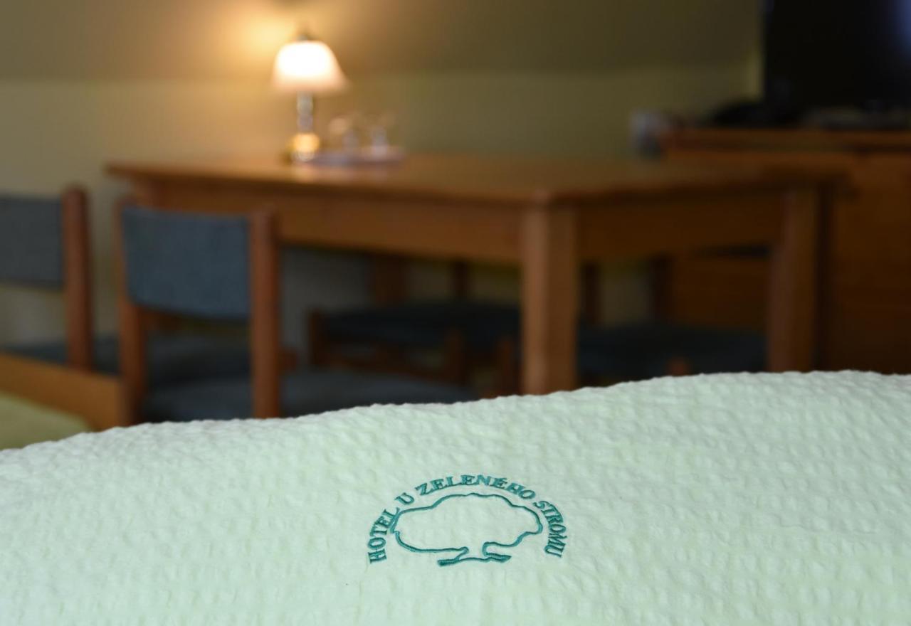 Hotel U Zeleného Stromu Hřensko Esterno foto