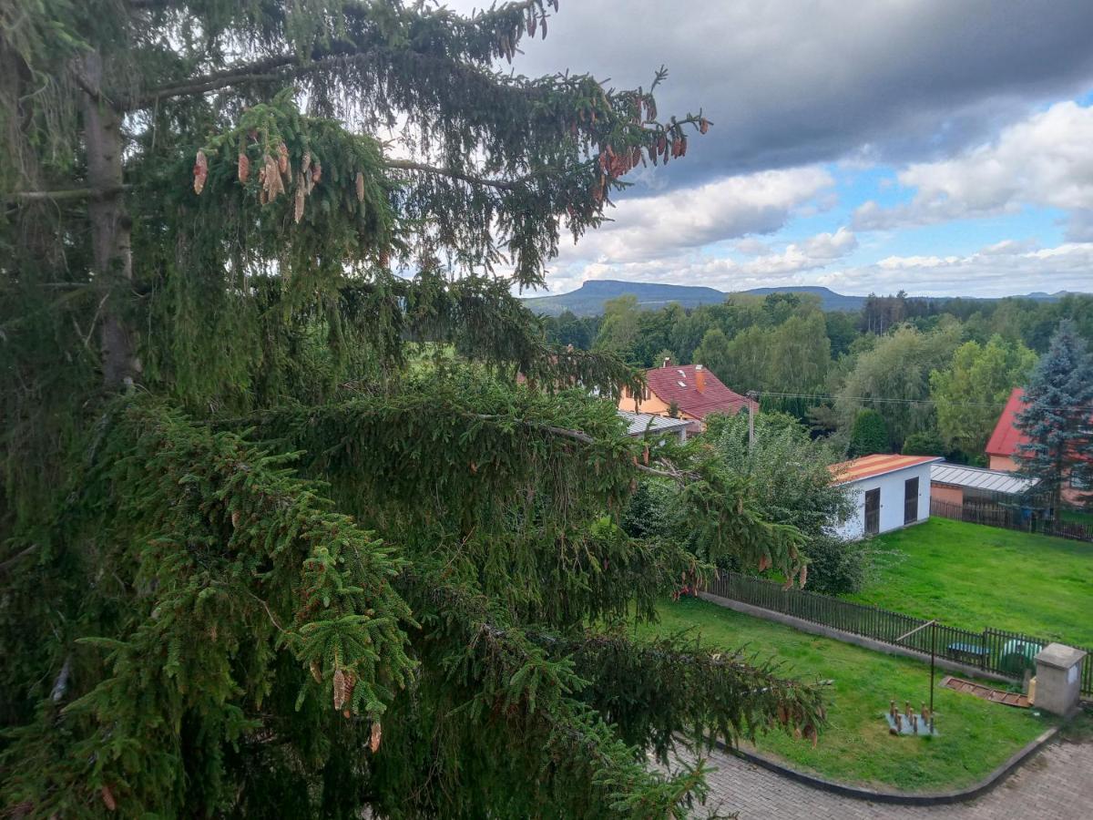 Hotel U Zeleného Stromu Hřensko Esterno foto