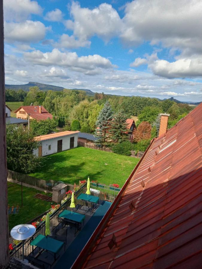 Hotel U Zeleného Stromu Hřensko Esterno foto