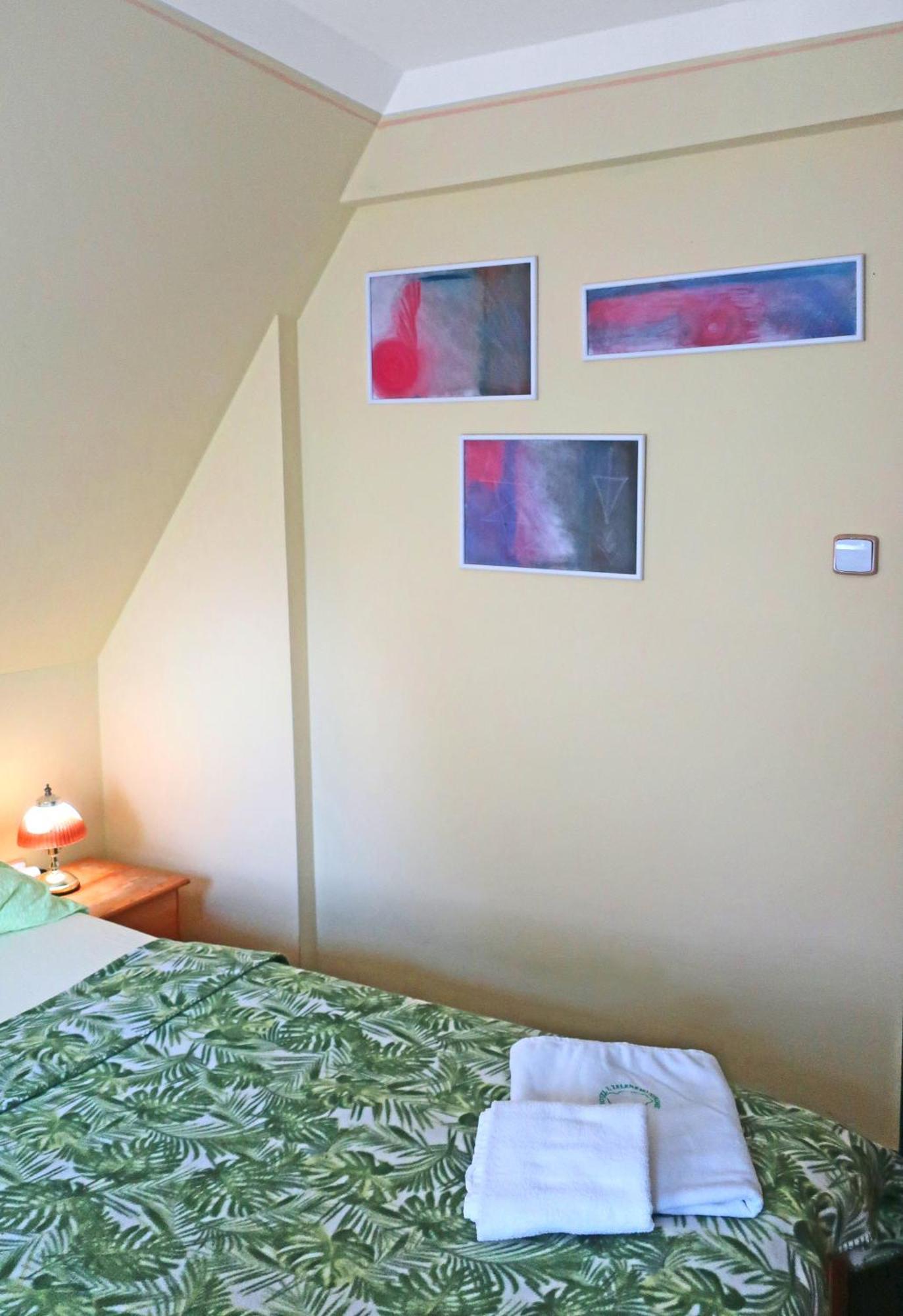 Hotel U Zeleného Stromu Hřensko Esterno foto